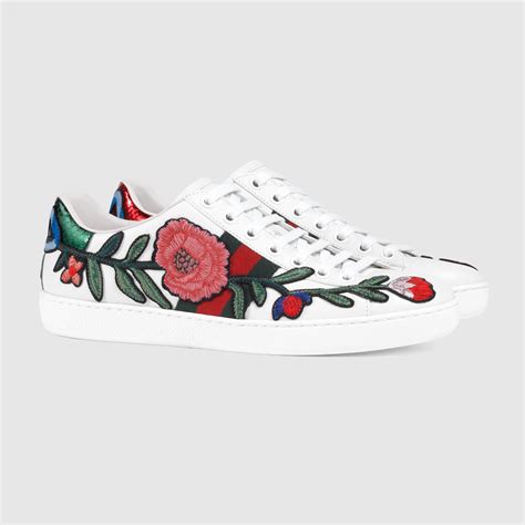 Gucci shoes embroidered